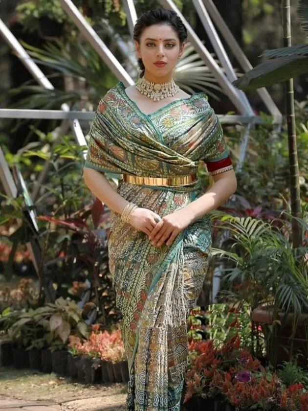 Draping Saree in Modern Style